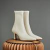 Botas Curtas Marrons para Mulheres com Salto Agulha 2025 Novo Outono e Inverno Versátil Elegante Bico Fino Salto Alto Elástico Slim Botas Nude