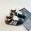 Otoño 2026 Nuevos Zapatos de Entrenamiento Alemanes de Cuero Genuino con Doble Hebilla Zapatos Casuales Planos para Mujer Versátiles Hacen que los Pies Parezcan Más Pequeños Zapatos Deportivos Ligeros Modernos