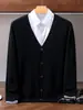 Suéter de cachemira con cuello en V para hombre, estilo urbano simple, adecuado para papás, se usa como prenda exterior, suéter de punto cálido, cárdigan ligero de cachemira de lujo