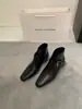 Botas femininas de cano curto, nova coleção outono/inverno 2026, incrivelmente estilosas e confortáveis, design preto com bico quadrado, fecho de fivela e salto oculto