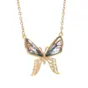 Collar con Colgante de Mariposa Hueca Color Aurora Elegante French Dream para Mujer, Collar de Acero de Titanio Color Libre con Sentido Fresco