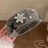 Diadema de Fieltro con Copo de Nieve Ancho para Mujer con Lazo de Pedrería, Diadema Linda y Juvenil, Accesorio para el Cabello de Invierno