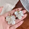 Pendientes de Ojo de Gato de Diseño Exclusivo, Lujo Ligero de Gama Alta, Pétalos Blancos Ultra-Féericos, Pendientes Elegantes y con Estilo