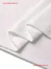 Camiseta de manga corta con cuello redondo y estampado de letras en la parte delantera