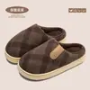 Pantuflas de algodón a cuadros, nuevo estilo invierno 2026, antideslizantes, de suela gruesa, forradas de felpa, cálidas, unisex, de suela suave, pantuflas de peluche para uso en casa