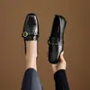 Mocasines ZHR de punta cuadrada para mujer, nuevo modelo otoño 2026, zapatos pequeños versátiles de cuero con hebilla metálica, zapatos casuales de tacón bajo para ir al trabajo