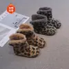 Botas de neve de inverno para bebê, novo estilo chinês, botas de algodão grossas e quentes, versáteis e estilosas para crianças, com forro de fleece, solas antiderrapantes e material de algodão ultrassuave