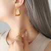 Pendientes geométricos en forma de U de acero de titanio con baño de oro y azúcar, diseño de temperamento Joker, pendientes de mujer que no se decoloran, joyería al por mayor