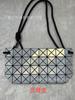 Bolsa de Tofu Zhai San Yi Sheng 2024 Novo Padrão Geométrico de Diamante Bolsa com Cordão Moda Simples Bolsa de Ombro Transversal