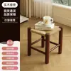 Banqueta Baixa Vintage Trançada em Rattan, Banqueta para Trocar Sapatos em Madeira Maciça, Assento Simples Moderno para Sala de Estar em Casa, Cadeira de Alto Valor com Encosto, Banqueta de Mesa de Centro