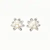 Brincos populares de flor pérola tridimensional, luxo leve com um toque de alta qualidade, estilo minimalista, requintados e modernos, brincos versáteis e elegantes