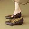 Sapatos de Salto Baixo com Estampa de Leopardo Color Block Retro para Mulheres Couro Macio Bico Quadrado Tira Única Mary Janes Salto Anabela