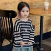 Conjunto de Roupa Esportiva para Meninas Primavera/Outono 2026 Camiseta de Manga Longa Listrada Calça Casual para Meninas Roupas de Outono Estilo Coreano Roupa Infantil