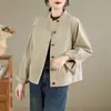 Foto real de la nueva chaqueta de trabajo corta de 2026, con cuello mao y corte holgado, para mujeres petite