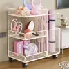 Un artículo imprescindible para organizar equipo de fitness: una cesta de almacenamiento con ruedas para colchonetas de yoga, perfecta para uso en casa, y también adecuada para guardar raquetas y balones de baloncesto