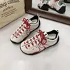 Zapatillas de entrenamiento retro rojas y blancas alemanas para mujer, nuevo modelo 2026, zapatos casuales versátiles de suela blanda, zapatillas de diseño de nicho de moda