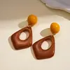 Pendientes de borla con carcasa de madera marrón transfronterizos europeos y americanos, pendientes de estilo vintage Maillard, pendientes de mujer de lujo ligero de alta gama