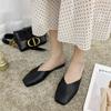 Sapatos Mule Tendência Verão Meio Chinelos para Mulheres Novo 2021 Chinelos Fechados na Ponta Quadrados Planos