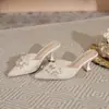 Sandálias de Salto Alto com Bico Aberto, Embelezadas com Flor de Strass, Salto Fino, Confortáveis para os Pés, Design Único, Sandálias de Bico Fechado para Mulheres