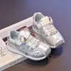 Zapatos Deportivos para Niñas 2026 Nuevo Malla Transpirable Suela Suave Antideslizante Velcro Hello Kitty Lindo Rosa Versátil Ligero