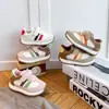 Sapatos de menina, sapatos Forrest Gump infantis, tênis esportivos primavera e outono 2026, sapatos casuais para bebê, sapatos infantis respiráveis, sapatos macios para bebês