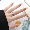 Anel Aberto com Design de Nicho Interessante Feito de Aço Inoxidável, Anel para Dedo Indicador com um Toque de Luxo Leve, Moderno e Fashion, Acessório Versátil Estilo Coreano