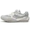 Zapatillas de entrenamiento bajas de malla transpirable estilo alemán para hombre, nuevo estilo retro para primavera y otoño, zapatillas deportivas casual antideslizantes de moda para hombre