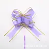 Modelo Nuevo Talla Grande 50 # Moño de Gasa Nieve Flor Atada a Mano, Flor Lisa Macarrón con Borde Dorado, Empaque de Regalo para Coche de Boda.