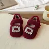 Zapatos peludos para niños, zapatos de algodón para niñas, nueva colección otoño/invierno 2025, color liso, adecuados para usar al aire libre, disponibles en tallas pequeña, mediana y grande, con suelas antideslizantes e interiores cálidos y suaves