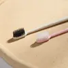 Traje de artículos de tocador desechables para hotel bolsa de papel Kraft para hotel juego de cepillo de dientes dos en uno cepillo de dientes de hospitalidad para el hogar
