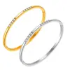 Pulsera de Acero Inoxidable Retro Accesible de Lujo Transfronteriza Europea y Americana con Diamantes Chapada en Oro de 18 Quilates Pulsera de Acero de Titanio para Mujer Venta al por Mayor No se Desvanece