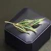 La Brisa de Primavera Acaricia Suavemente los Sauces, con un Temperamento Delicado, Broche de Hoja de Sauce Verde Microincrustado con Circonita, Broche de Rama, Anti-Exposición, Corsage Versátil para Mujer