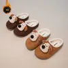 Zapatos de algodón para niños, nuevos de invierno para niñas, dibujos animados lindos, zapatos de exterior con pelo, versátiles, a la moda, con felpa, zapatos tipo Birkenstock para niña
