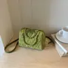 Bolso acolchado de gamuza de alta gama para mujer, nuevo y moderno 2026, bolso de hombro y bandolera vintage de lujo ligero de nicho para verano
