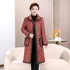Novo Estilo de Moda 2025 para Mulheres de Meia-Idade e Idosas: Casaco Longo de Algodão com Lapelas, Forrado com Fleece e Espessado para Aquecimento, Tornando a Vida da Mamãe Mais Confortável