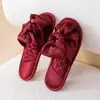 Pantuflas de Seda Estilo Japonés Lazo para Mujer Hogar Interior Verano Antideslizantes Suela Suave Estilo Primavera y Otoño Primera Base