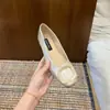 Novos Sapatos de Ballet Femininos Versáteis para o Trabalho, Estilo Vintage Outono 2026, Fivela Quadrada, Salto Baixo, Sola Macia