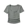 Camiseta de manga corta con cuello en U y hebilla grande para mujer, estilo americano, diseño de chica sexy, verano 2024, top plisado ajustado con hombros descubiertos