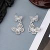 Pendientes de mariposa de plata S925, pendientes huecos de hada, elegantes accesorios para cheongsam que combinan con todo, pendientes sencillos retro de alta gama.