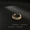 Anillo de circonita de lujo ligero de alta calidad, diseño de nicho femenino, anillo de dedo índice de moda que combina con todo, anillo abierto de oro real galvanizado
