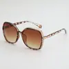 Gafas de sol moradas degradadas con montura negra, la montura grande hace que la cara parezca más pequeña, estilo versátil, protección UV, esenciales para conducir y viajar