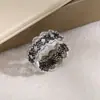 Anillo de Encaje Hueco de Plata Pura Muy Vendido Transmitido en Vivo para Mujeres, Modelo Nuevo con Fino Diseño de Oro Negro, Artesanía Italiana, Popular en Xiaohongshu