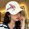 Gorra de Béisbol Bordada con Letra para Mujer Primavera Verano Versátil Ala Ancha Gorra Pico Ancho Circunferencia de Cabeza Grande Hace que la Cara se Vea Más Pequeña Estilo Coreano Sombrero