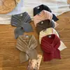 Bufanda pequeña de punto liso con patrón de trenzas, nuevo estilo invierno 2026, cálida y protectora para el cuello, fácil de llevar, hilo tejido cruzado, calentador de cuello para niños