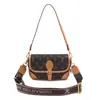 Comércio Exterior Super Quente Exquisita Bolsa Pequena Feminina 2026 Nova Leve Luxo Nicho Moda Toque de Alto Padrão Bolsa de Ombro Única Transversal