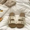 Chinelos de Solado Macio para Mulheres, Novo Estilo Casual Versátil de Verão 2026, Adequados para Usar com Saias, Sandálias Estilo Birkenstock para Praia