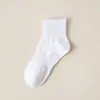 Calcetines cortos de color liso, cómodos, absorbentes de sudor, estilo de negocios para primavera y verano, calcetines unisex transpirables, antibacterianos y resistentes al olor, calcetines simples negros de media pantorrilla