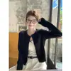 Suéter de punto cárdigan blanco para mujer, nuevo estilo otoño e invierno 2026, abrigo suéter de punto trenzado con cuello redondo, top extremadamente hermoso ajustado