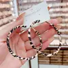 Pendientes de Aro Geométricos con Estampado de Leopardo Estilo Europeo y Americano con un Toque de Lujo, Pendientes de Aro con Púa de Plata de Moda, Accesorios para Orejas Estilo Minimalista