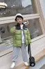 Compra Grupal en Vivo de Nuevas Chaquetas Cortas de Plumón de Invierno para Niños y Niñas con Colores Contrastantes, 90% Plumón de Pato Blanco, Engrosadas